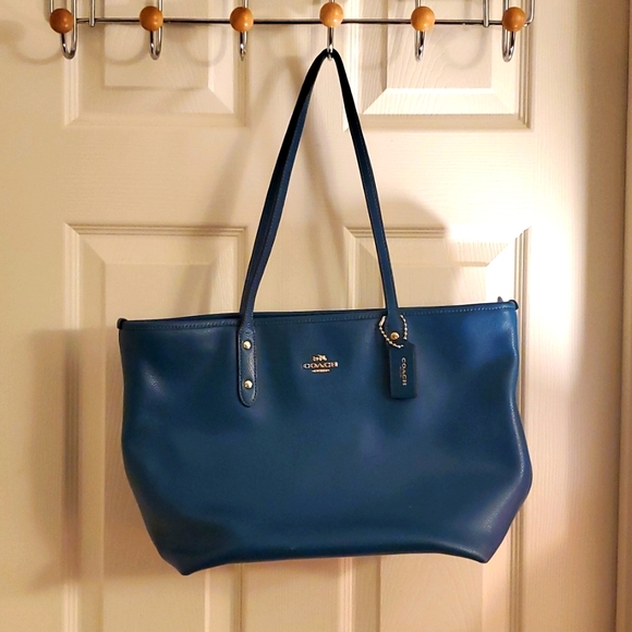 Coach Handbags - COACH Tote Purse